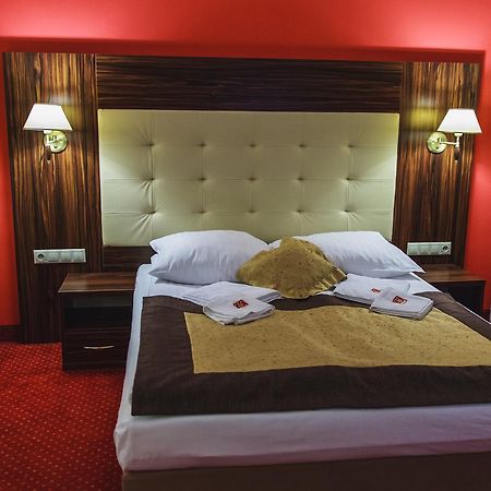 Hotel Pikul Puławy エクステリア 写真