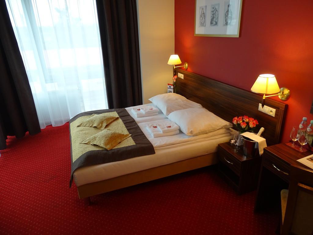Hotel Pikul Puławy エクステリア 写真