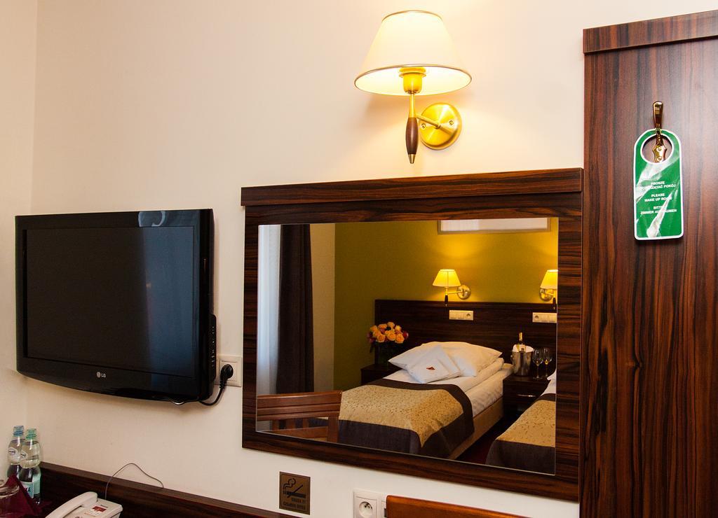 Hotel Pikul Puławy エクステリア 写真