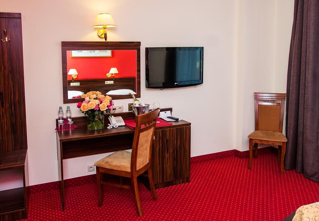 Hotel Pikul Puławy エクステリア 写真