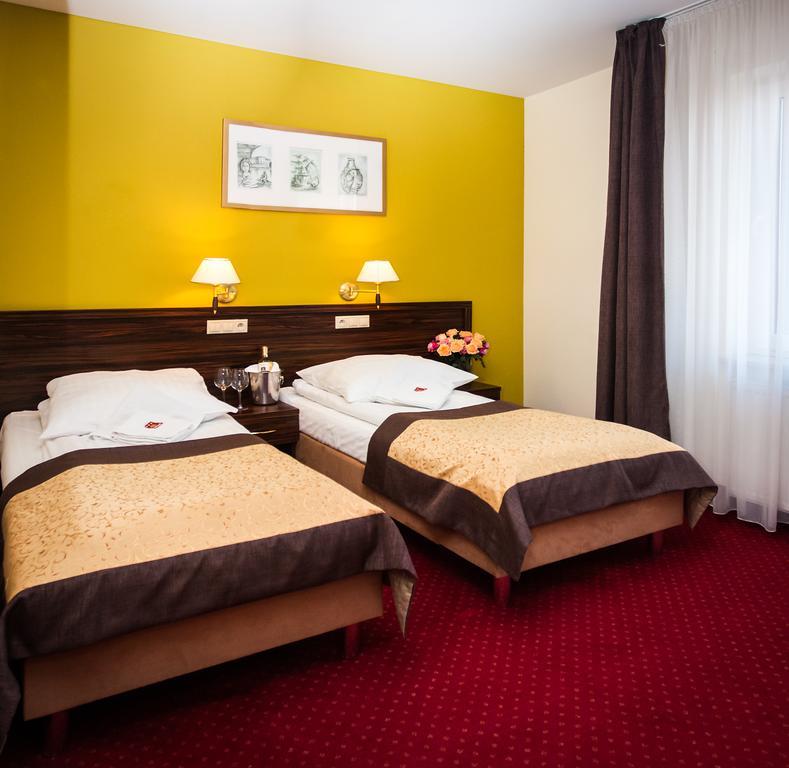 Hotel Pikul Puławy エクステリア 写真