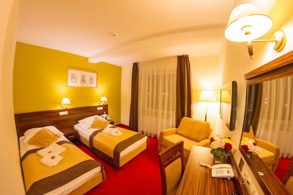 Hotel Pikul Puławy エクステリア 写真