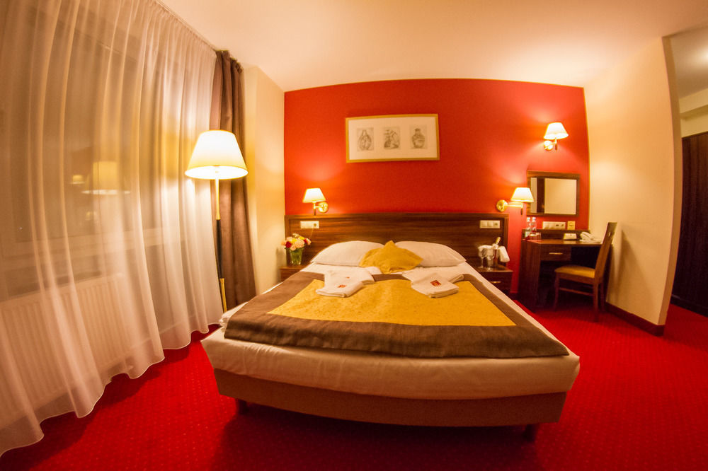 Hotel Pikul Puławy エクステリア 写真
