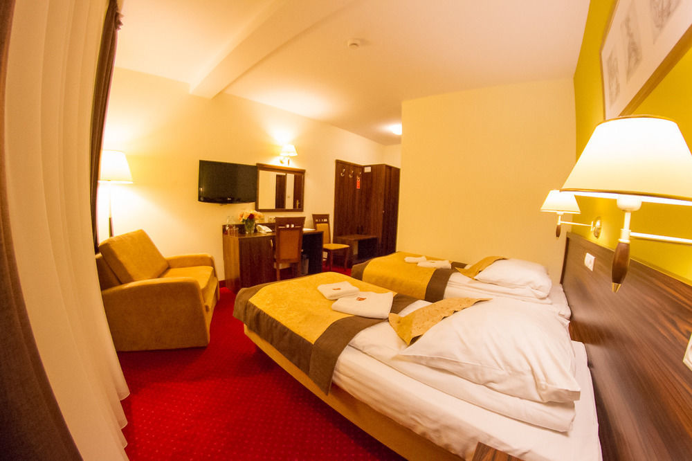 Hotel Pikul Puławy エクステリア 写真