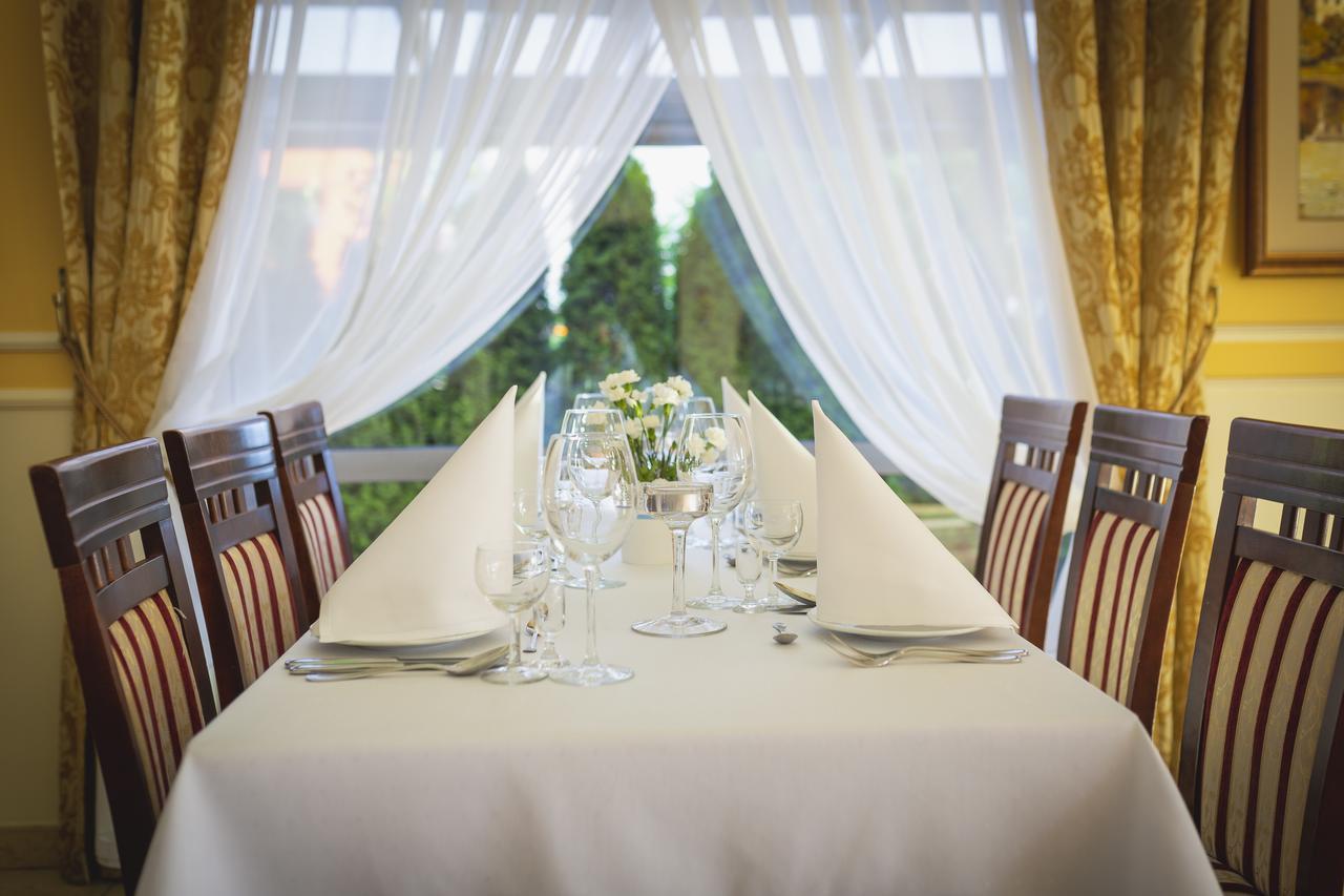 Hotel Pikul Puławy エクステリア 写真