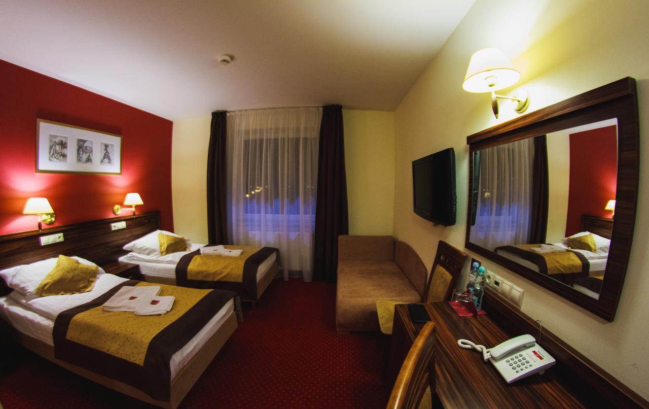 Hotel Pikul Puławy エクステリア 写真