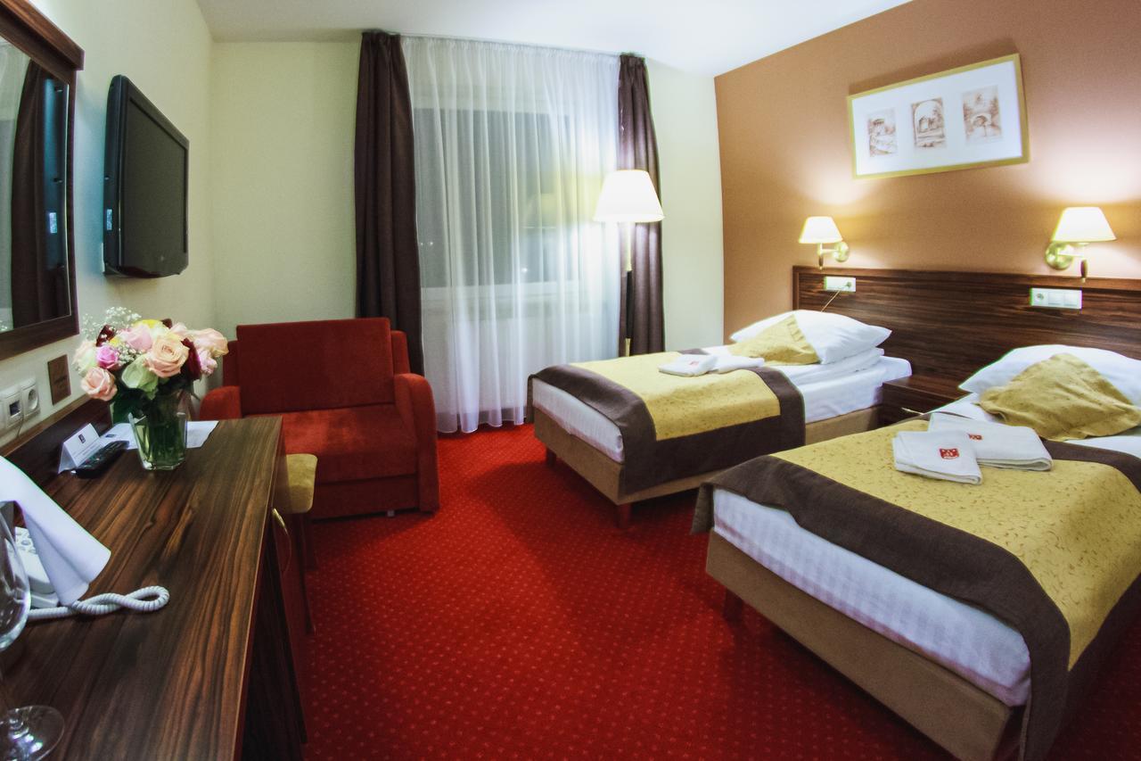 Hotel Pikul Puławy エクステリア 写真
