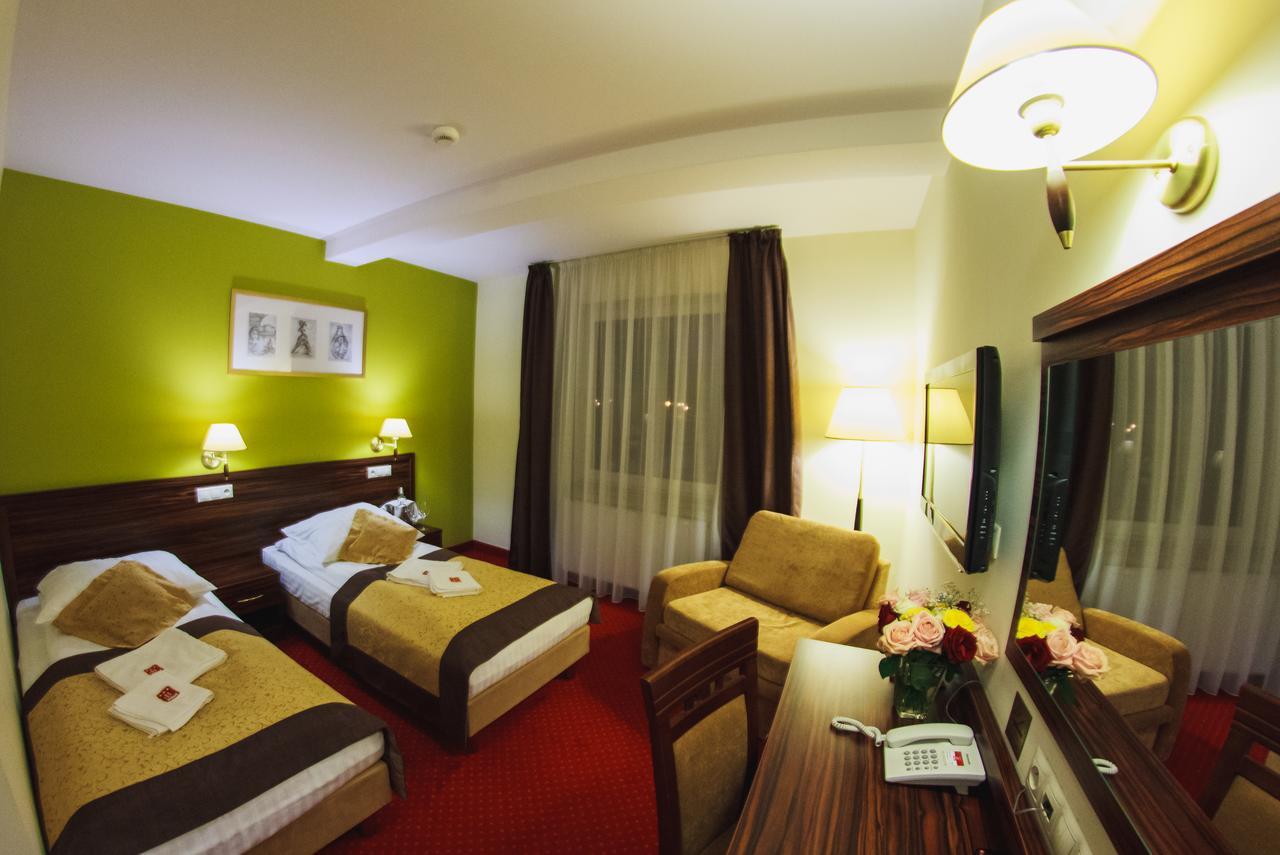 Hotel Pikul Puławy エクステリア 写真