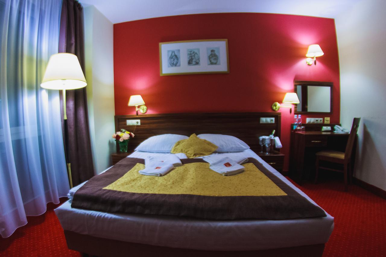 Hotel Pikul Puławy エクステリア 写真