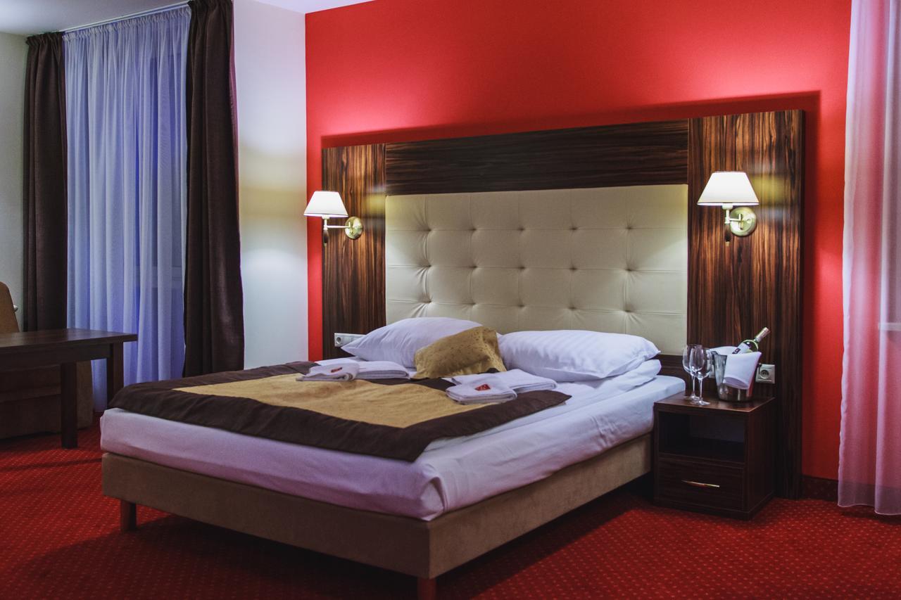 Hotel Pikul Puławy エクステリア 写真