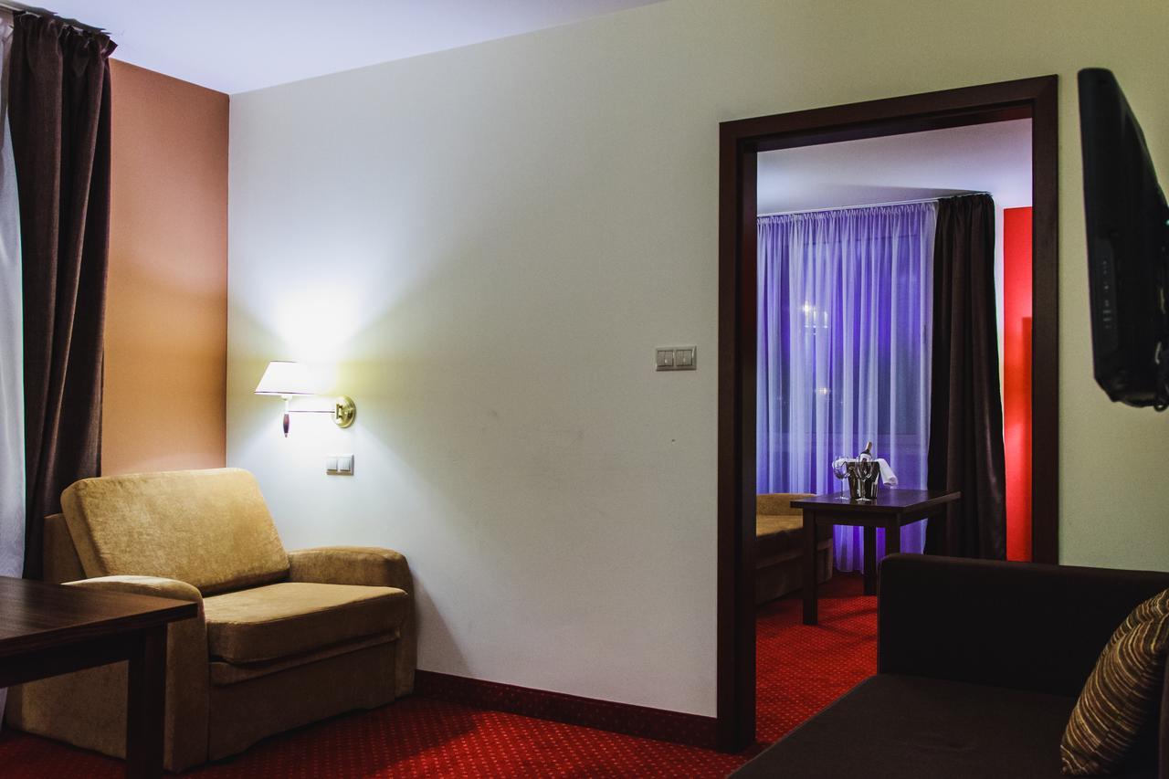 Hotel Pikul Puławy エクステリア 写真