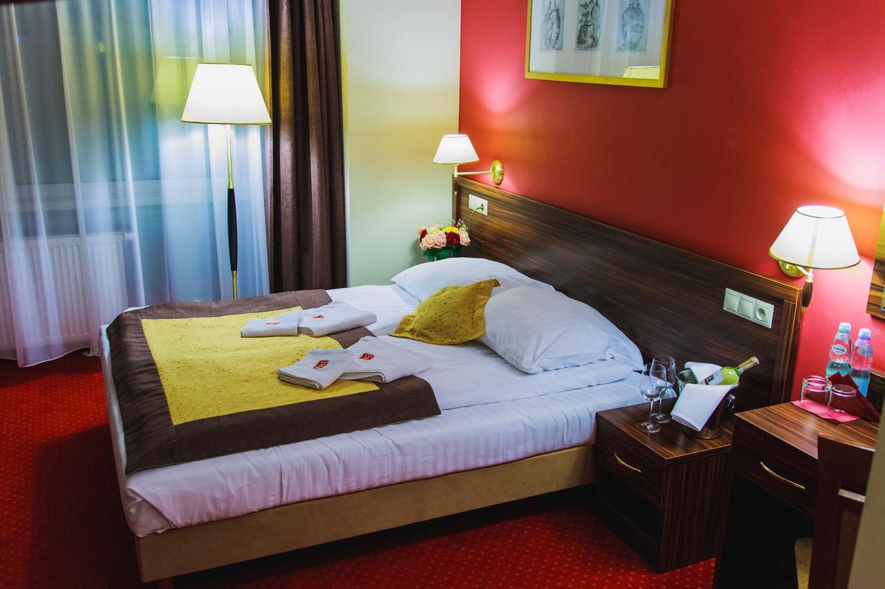 Hotel Pikul Puławy エクステリア 写真