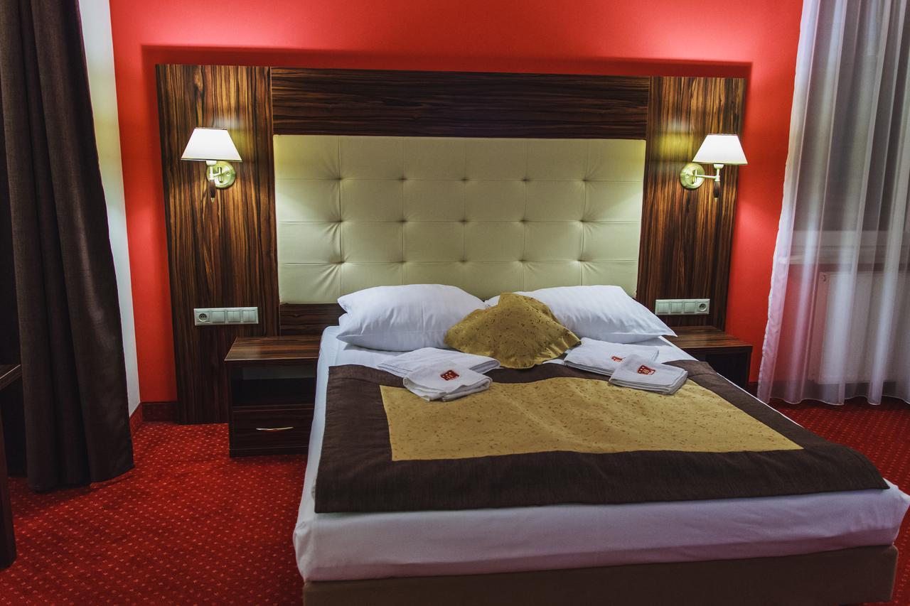 Hotel Pikul Puławy エクステリア 写真