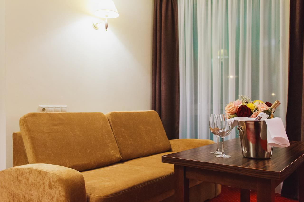 Hotel Pikul Puławy エクステリア 写真