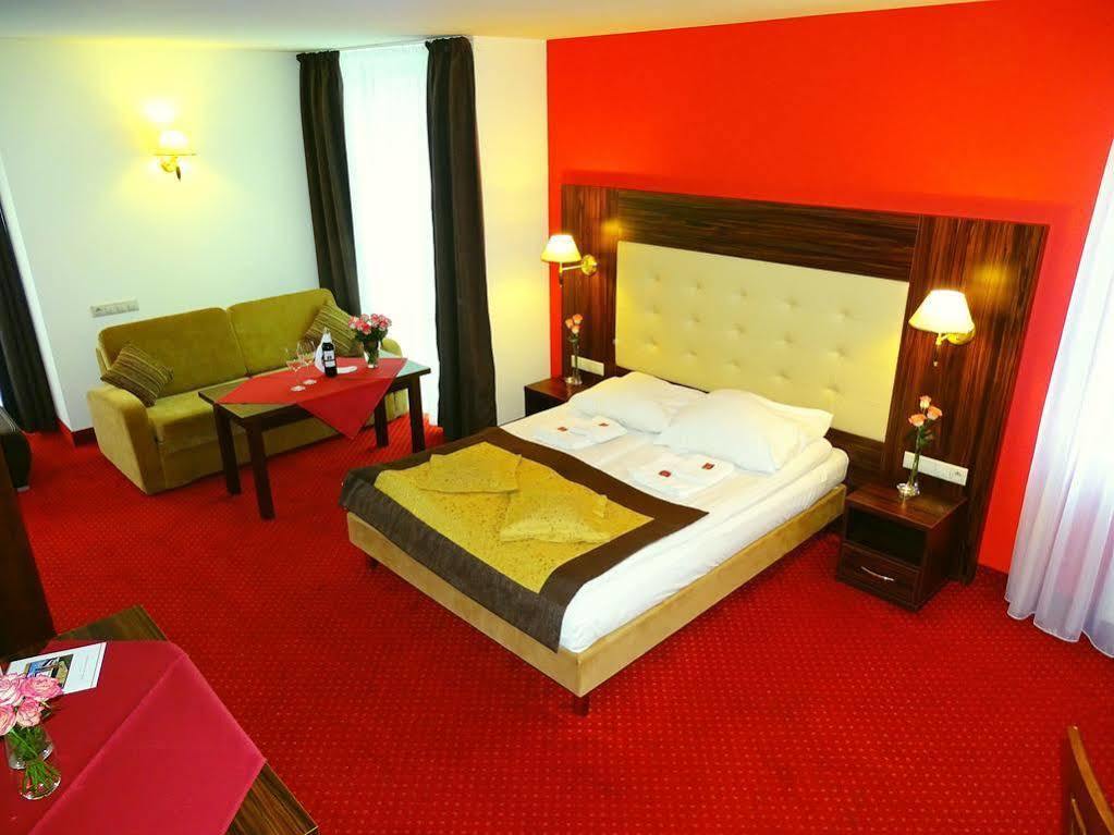 Hotel Pikul Puławy エクステリア 写真